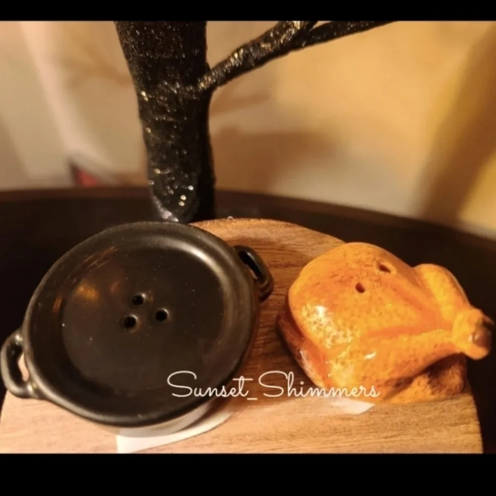 CRACKER Barrel Thanksgiving Cooked TURKEY in Pot / Pan Salt Pepper Shaker Set